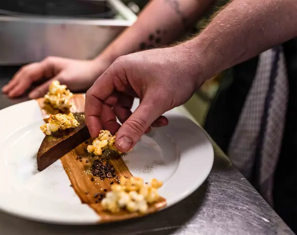 Finishing touches for dessert