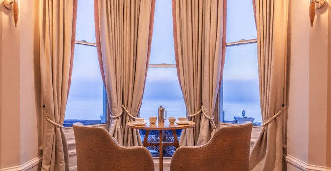 Brudenell Hotel - Lounge overlooking sea