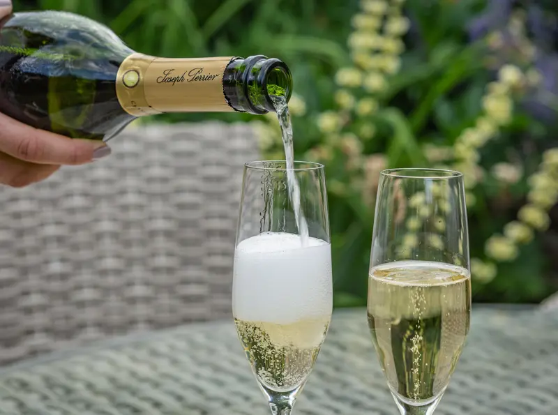 The Swan at Lavenham - Bar + Folk